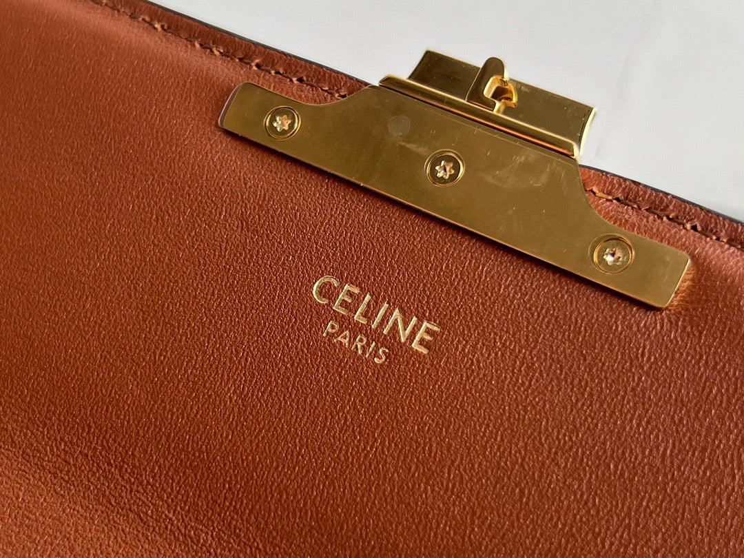 Céline Triomphe Hobo