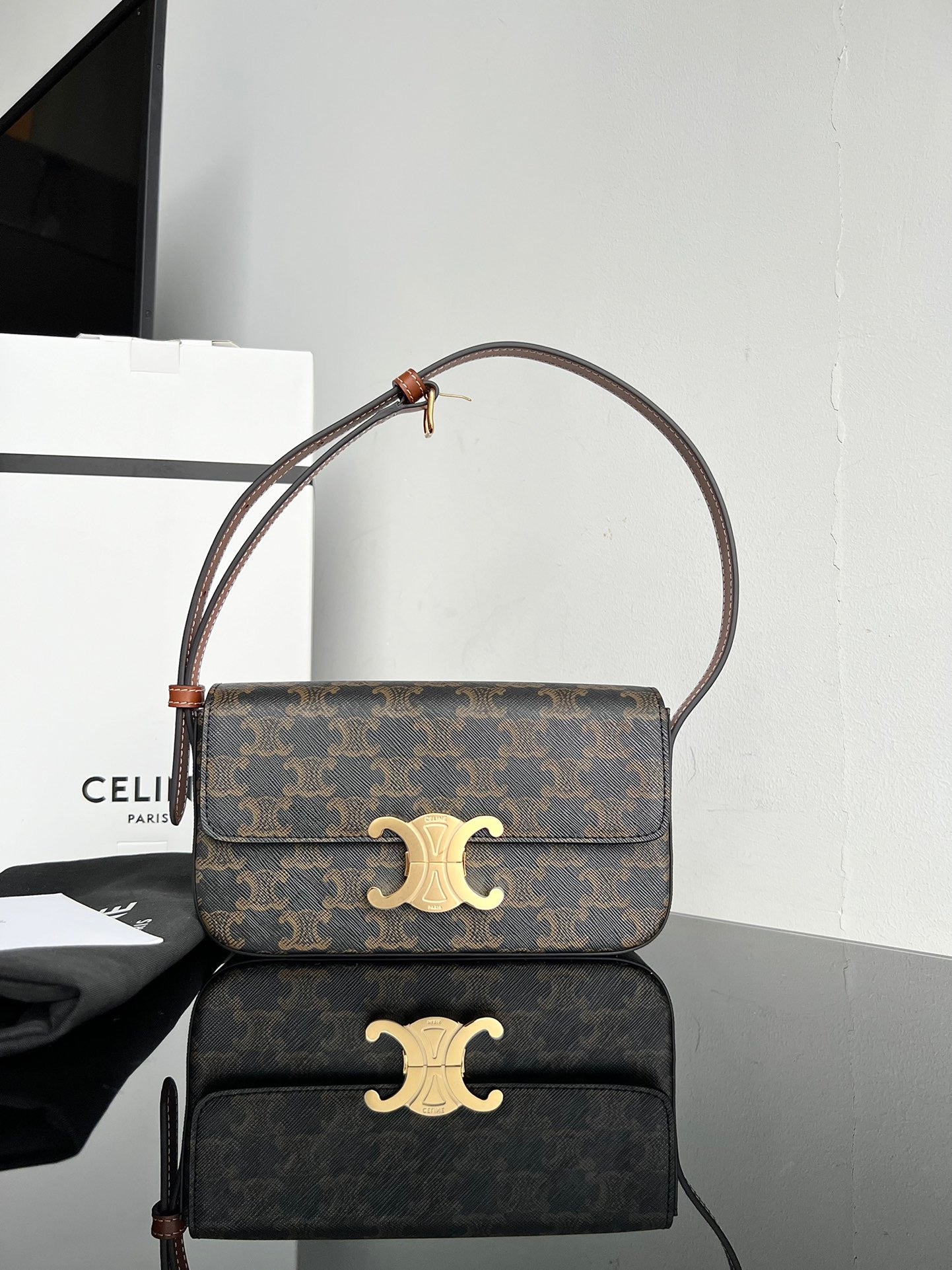 Céline Triomphe Hobo