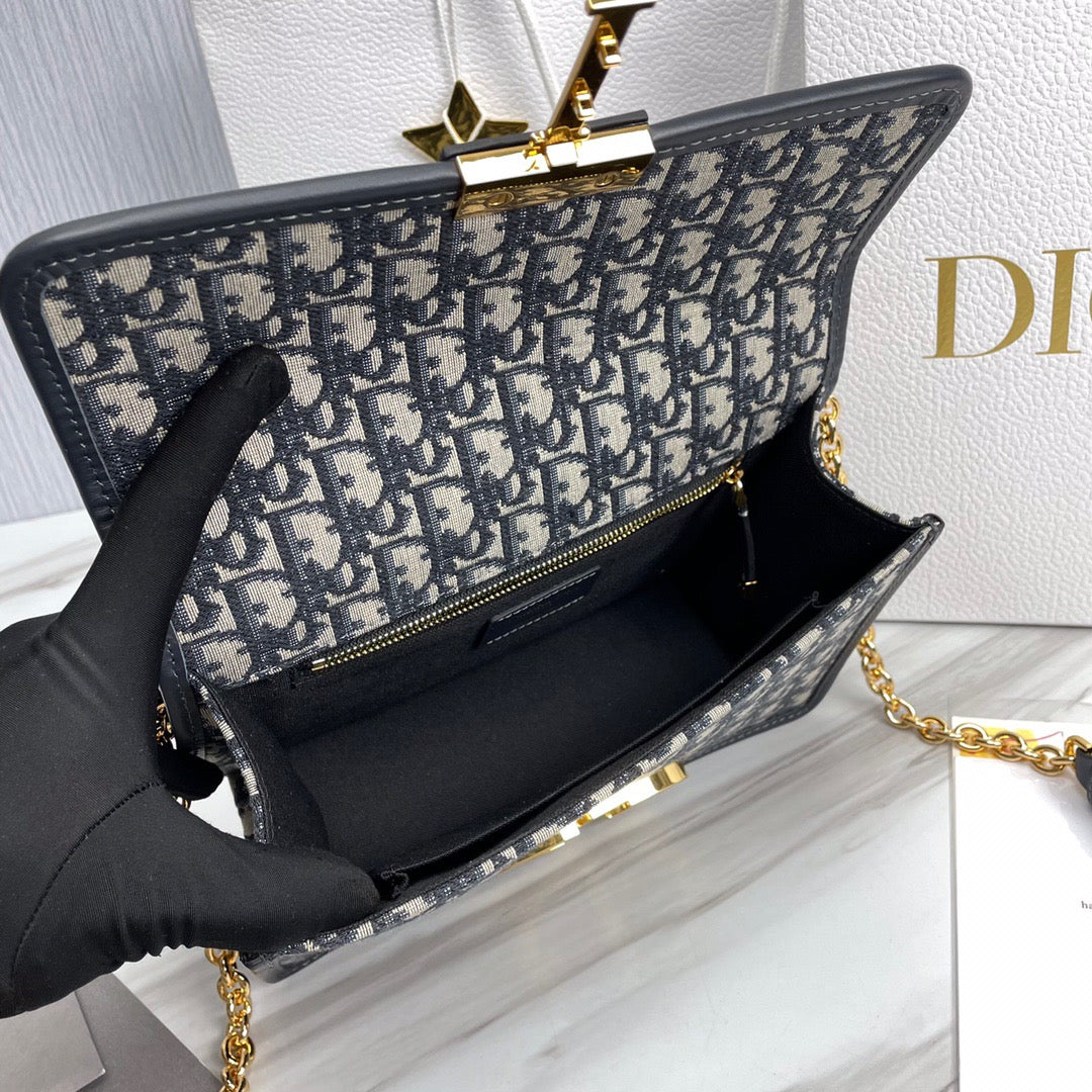 Dior Montaigne