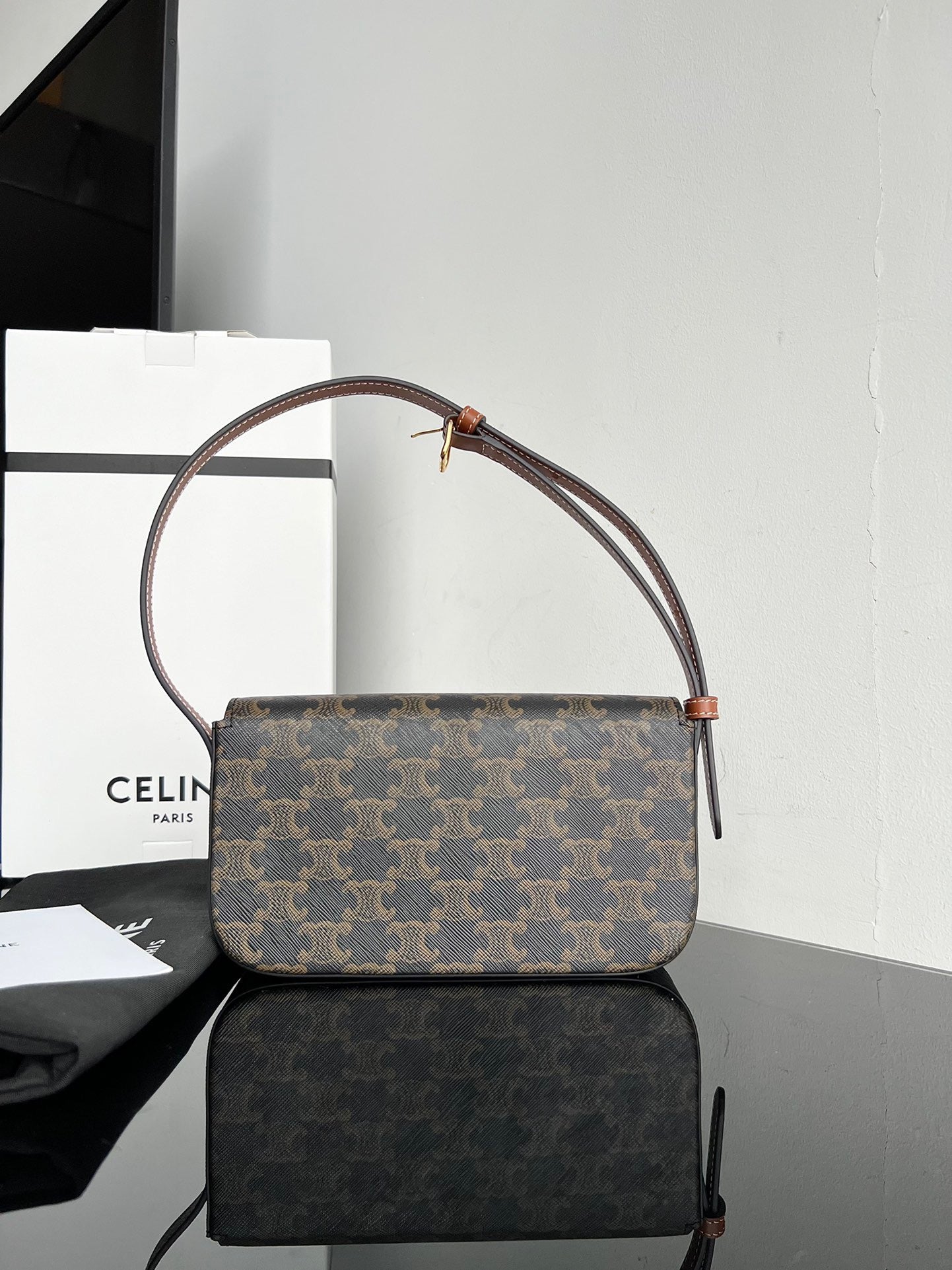 Céline Triomphe Hobo