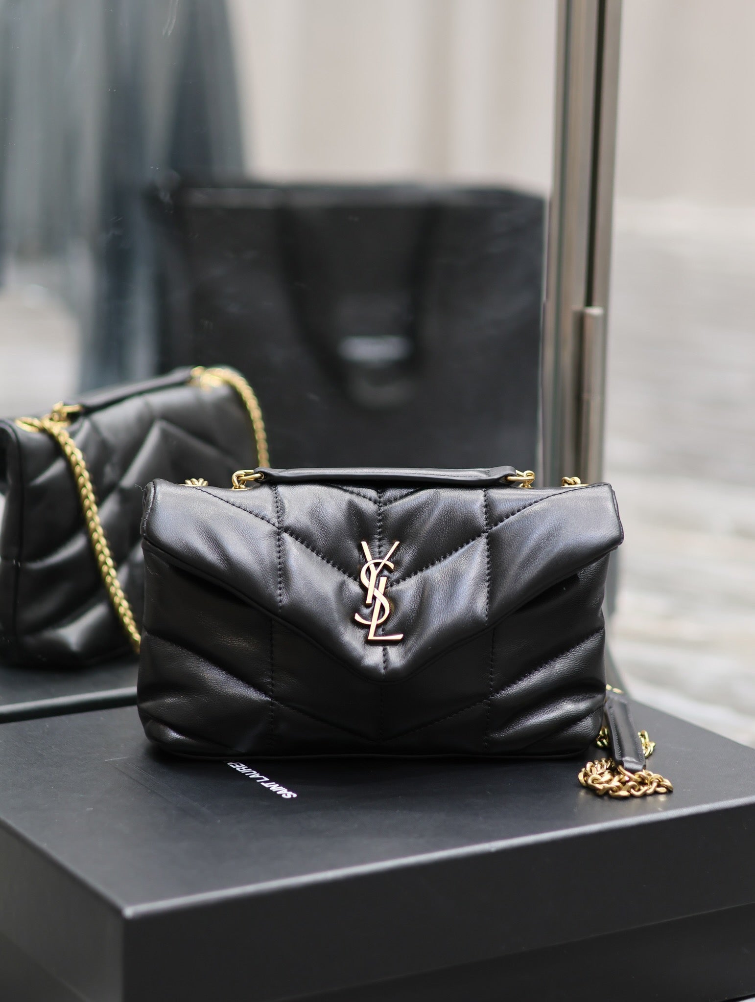 YSL 25S LOULOU PUFFER GM 35 IN BLACK CALFSKIN BLACK HARDWARE