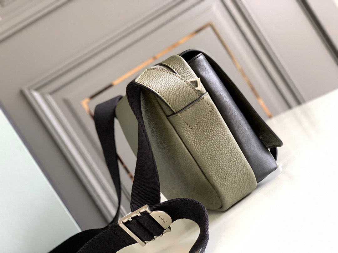 Loewe Messenger Bag