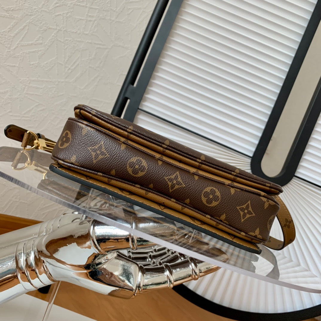 LV Pochette Metis - M44876