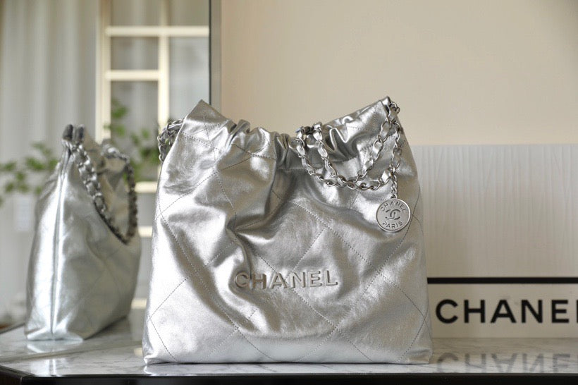 Chanel 23P 22Bag (37cm)