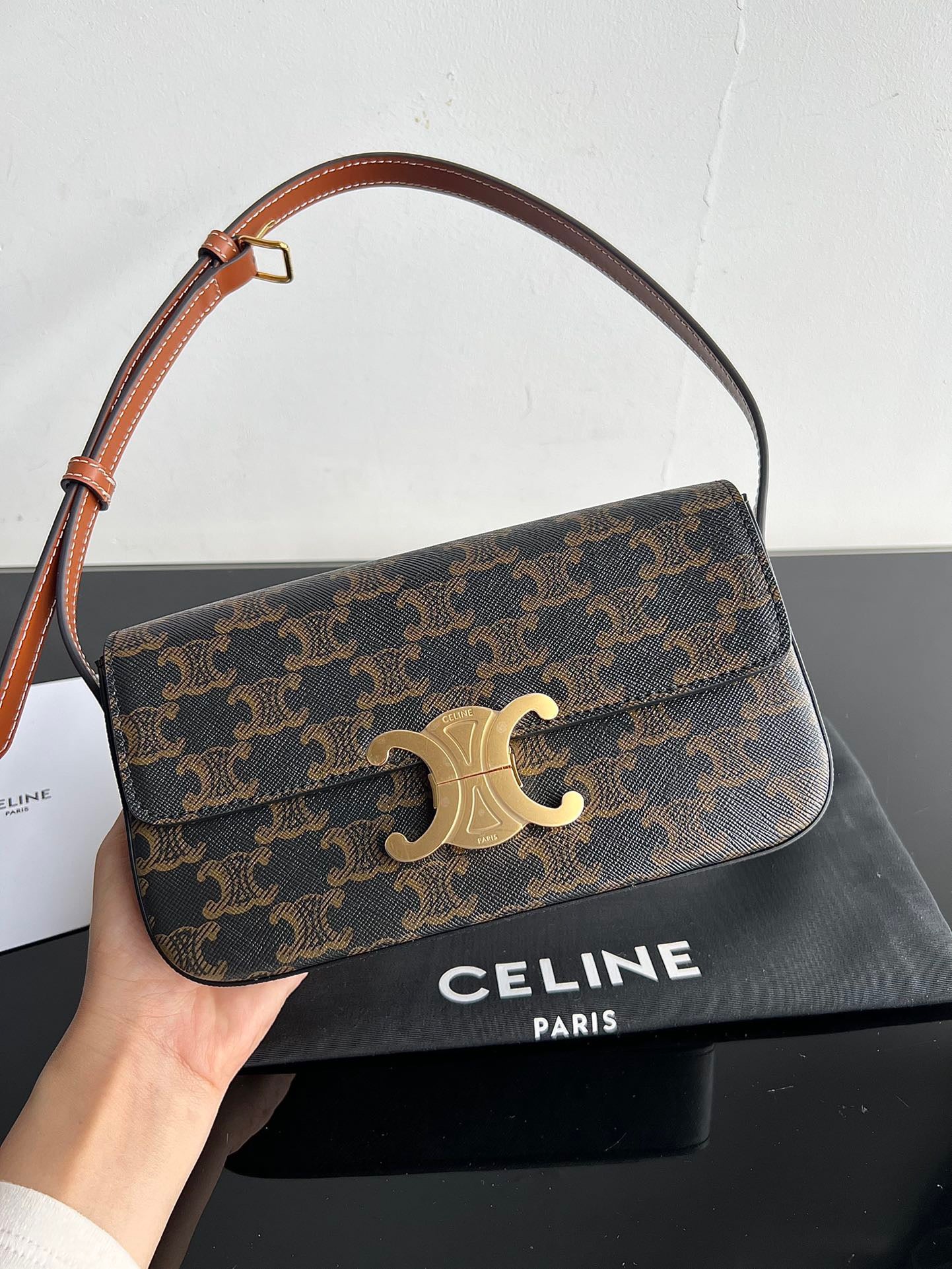 Céline Triomphe Hobo