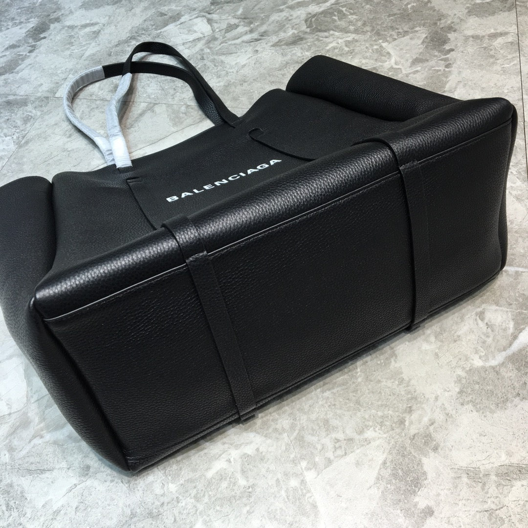 Balenciaga Everyday Tote