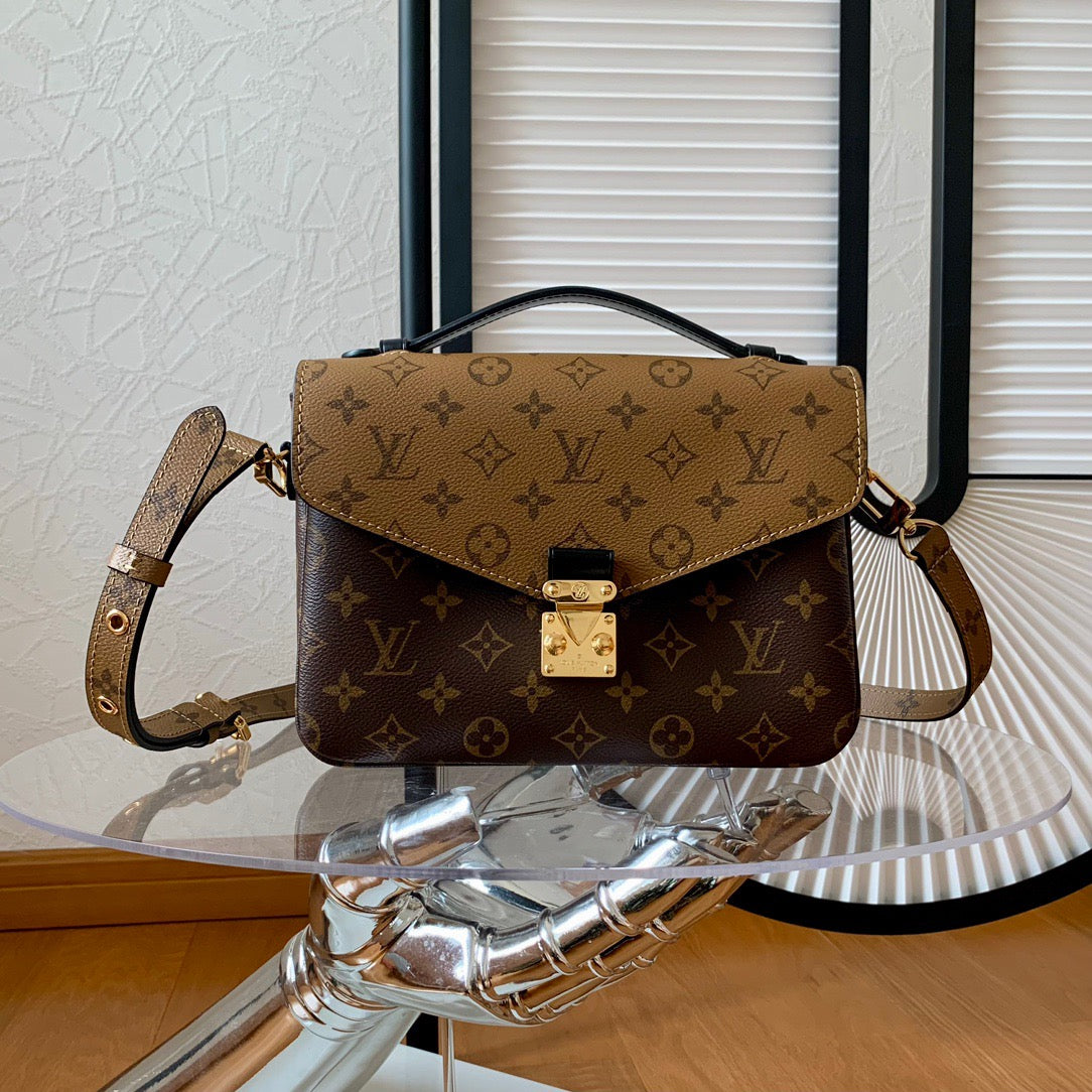 LV Pochette Metis - M44876