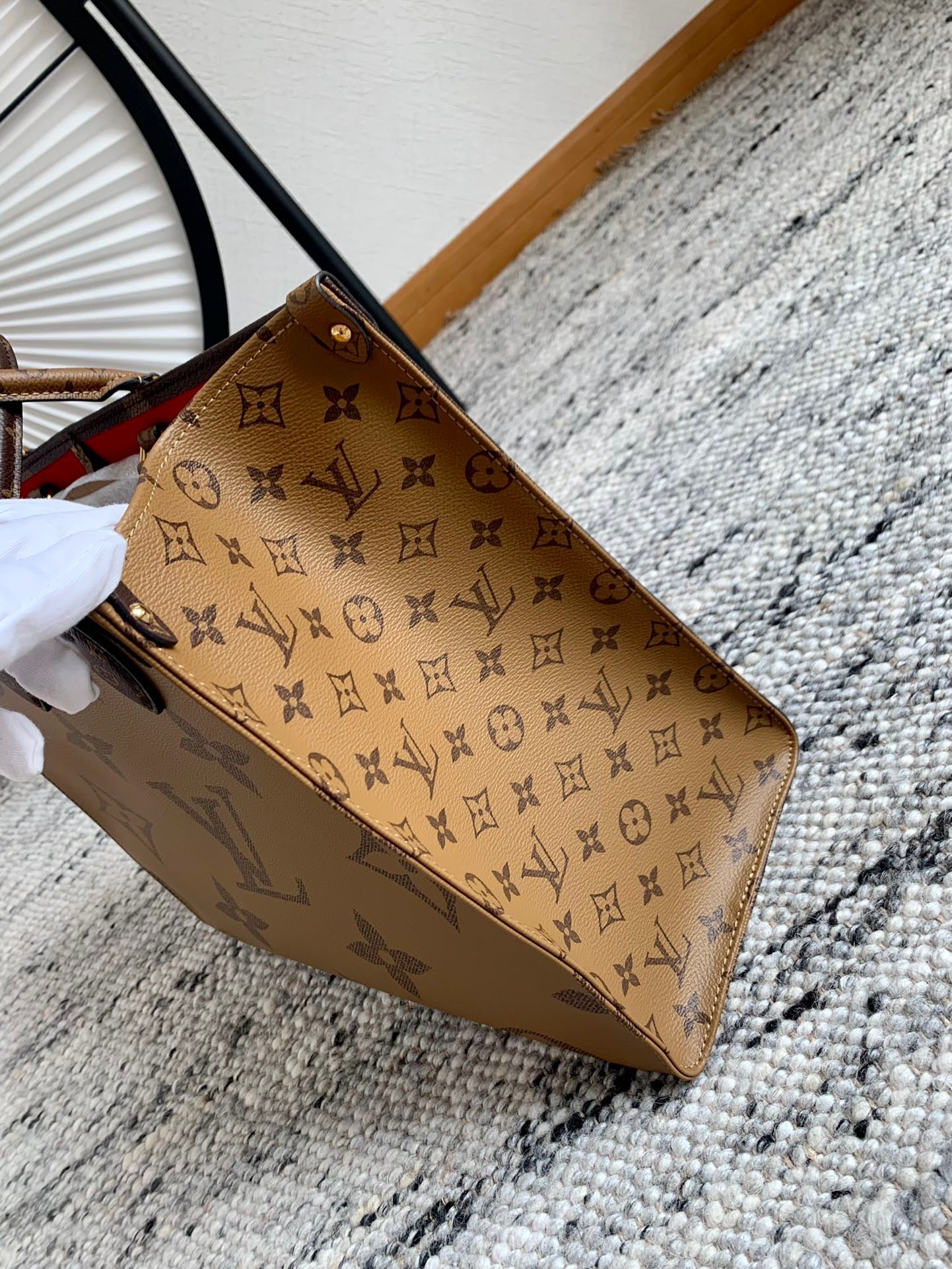 LV OnTheGo Tote -M44576