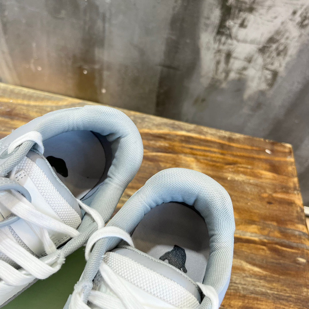 Off-White Sneakers