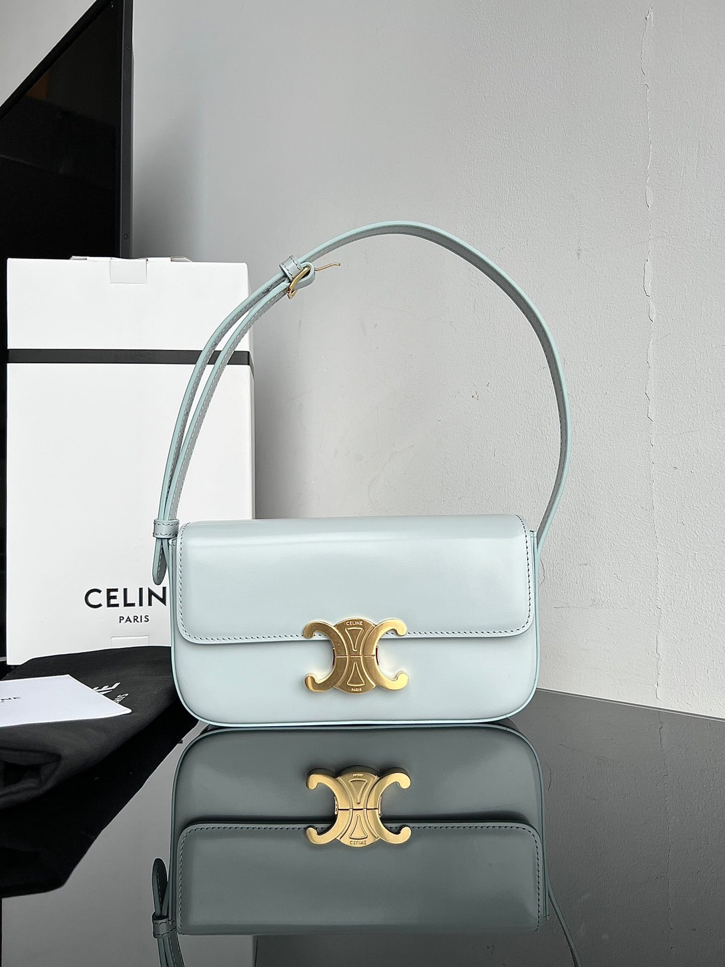 Céline Triomphe Hobo