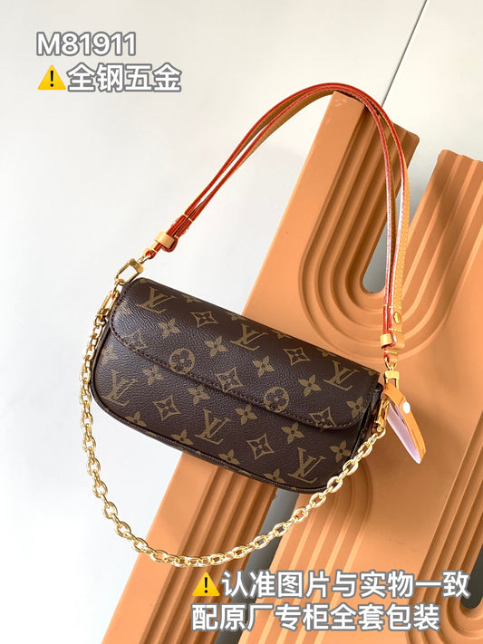 LV Ivy Wallet On Chain - M81911