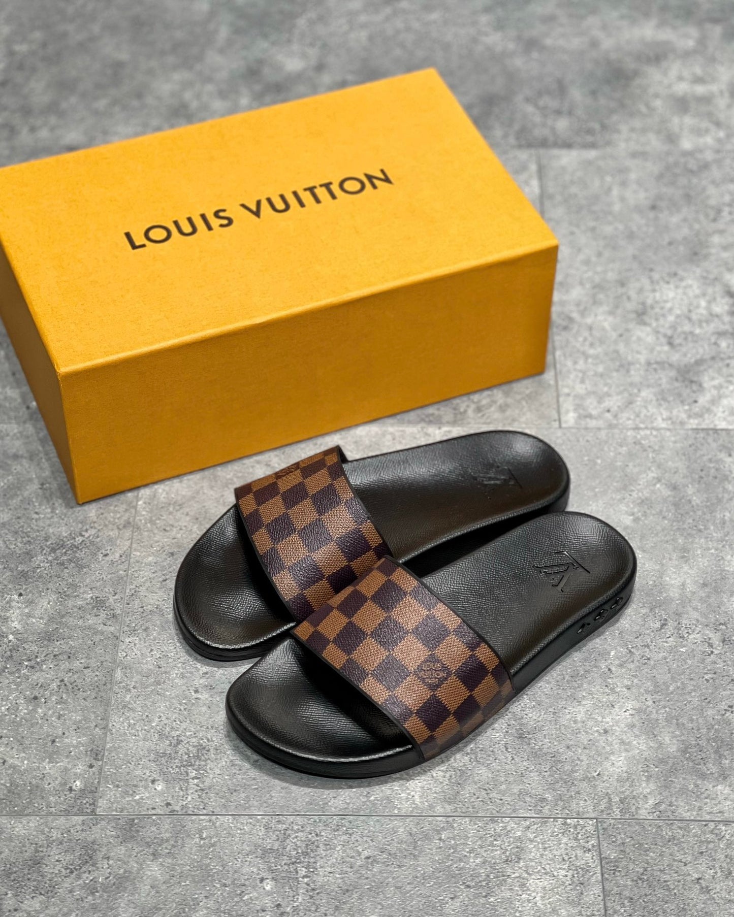 Lv Sandal