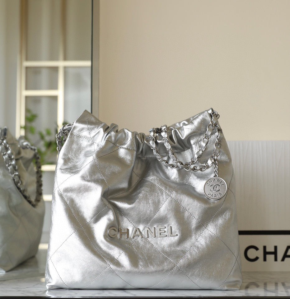 Chanel 23P 22Bag (37cm)