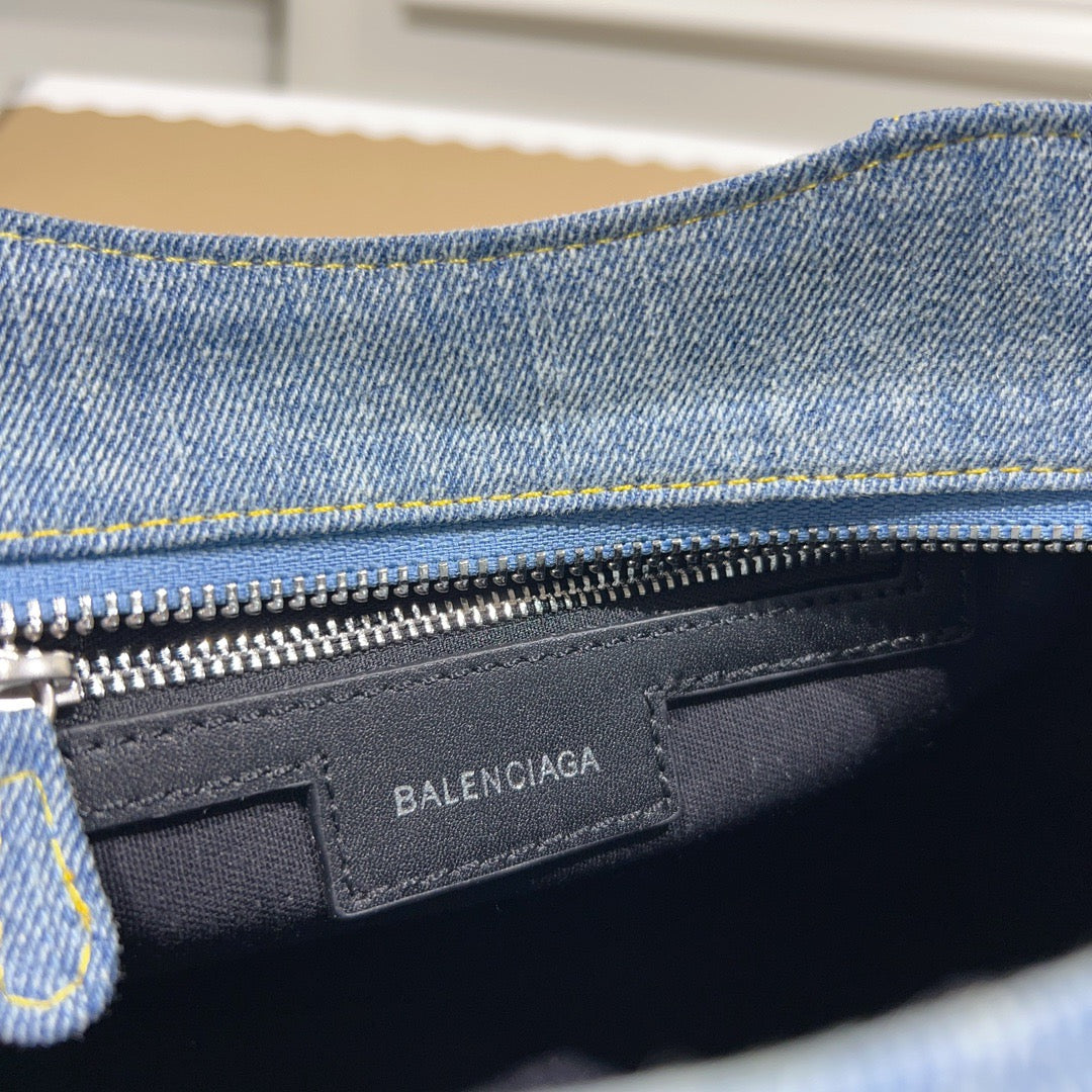 Balenciaga Le Cagole