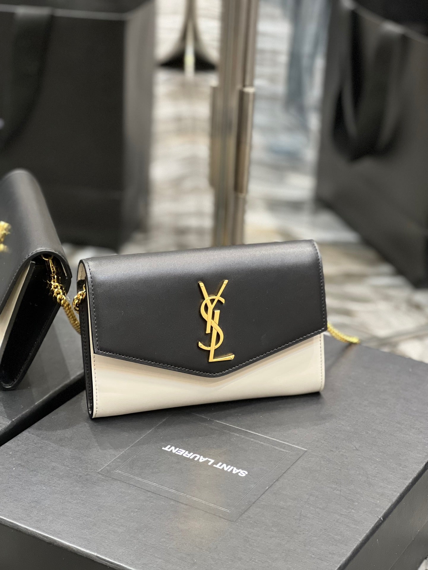 Sobre YSL