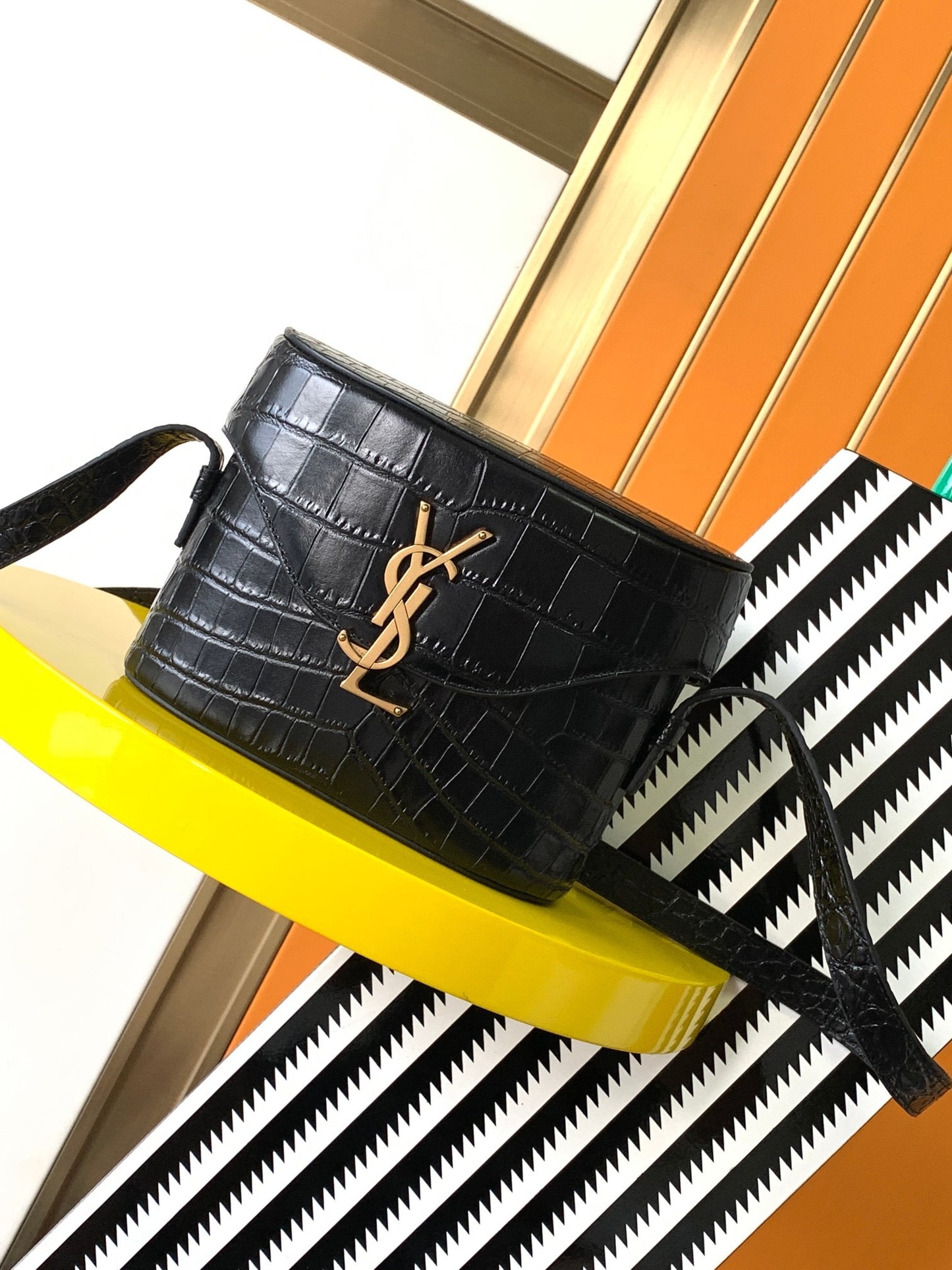 Bolso con solapa June de YSL