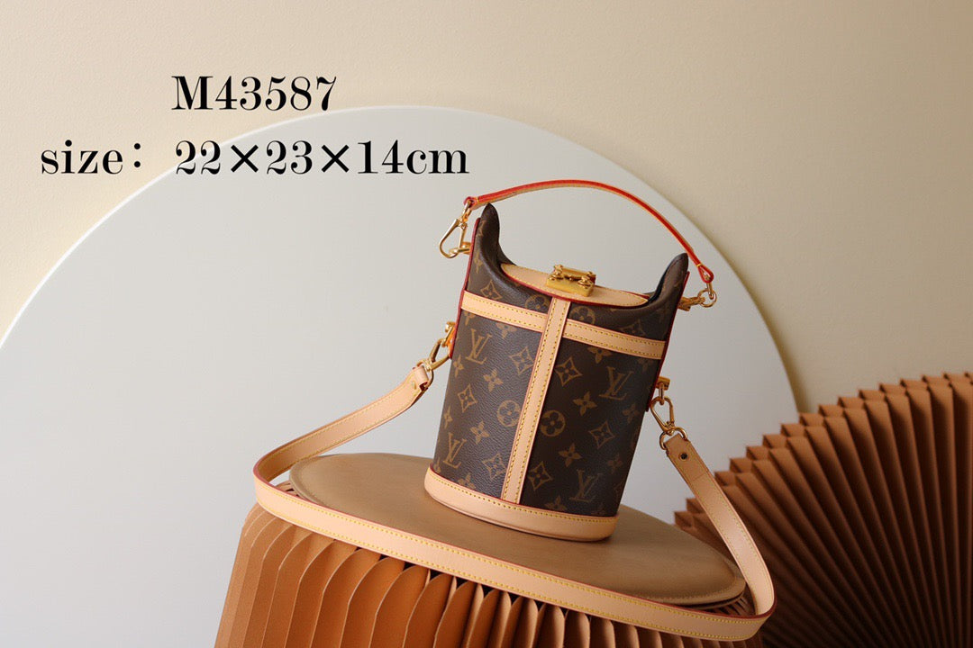 LV Duffle Bag - M43587